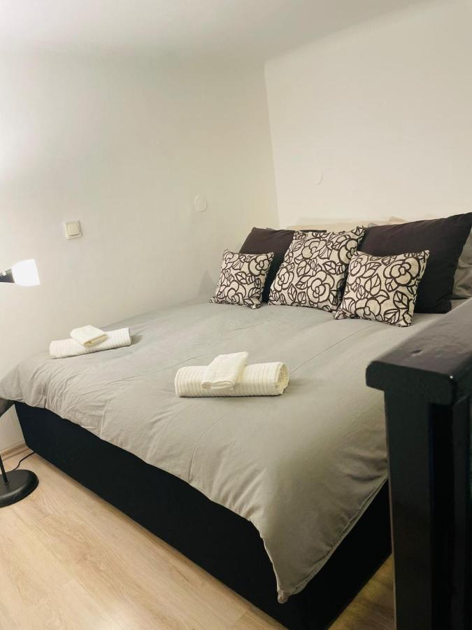 Hegedu 5 , Stylish Central Apartment Boedapest Buitenkant foto